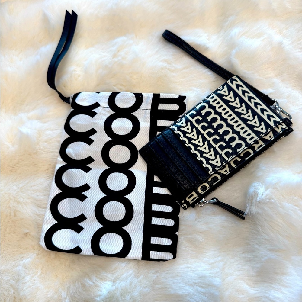 Marc Jacobs Black & White Cardholder Wristlet